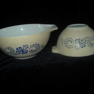 Pyrex Homestead #444 and #442 Nesting Bowls